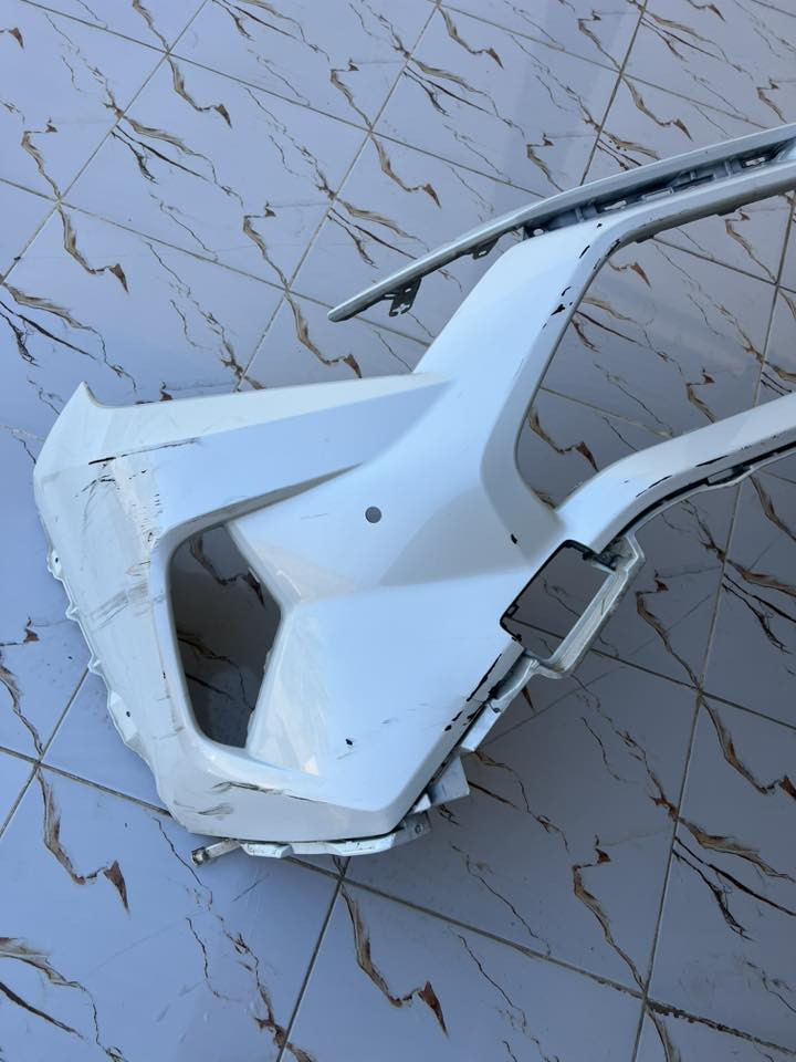 السلام عليكم
دعامية راف فور للبيع اشتريتها للسيارة وبعت السيارة وما شديتها ابيض صدفي اصلي ام الحساس 
 بغداد /***********
