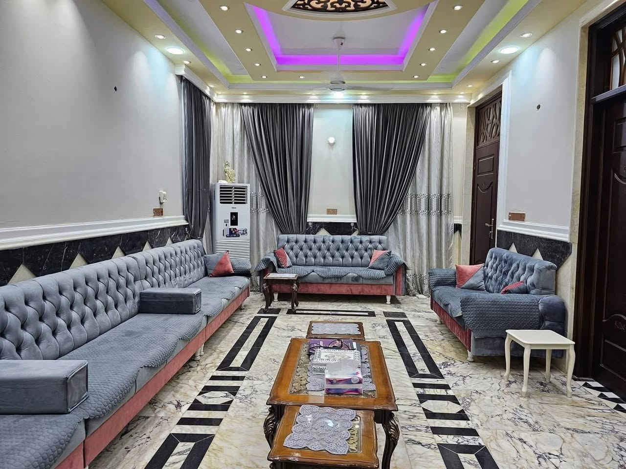 ⭕️دار للبيع من المواقع المميزة في حي الحسين مقابيل مدرسة الحديبية قريب جداً من شارع الكرامة الرئيسي

⭕️المساحة ٣٥٤م طابو صرف الواجهة ١٨م على ثلاث اركان 

⭕️بناء حديث 

⭕️الطابق الارضي يحتوي على غرفتين نوم ومطبخ حار وبارد وصاله وهول ومجمع صحيات 

⭕️الطابق الثاني يحتوي على ثلاث غرف سويت 

⭕️لطلب سعر  مراسله الصفحة او الاتصال على الارقام

*نستقبل جميع عروضكم السكنية 🏠 والتجارية 🏡 بكافة مناطق الحلة 
……………………………..
للمزيد من المعلومات

مراجعة مكتب بابل الكائن في شارع ٦٠ مقابيل حلويات ريف دمشق اوكراج ناجي كماش سابقاً او الاتصال ☎️ 

***********ابو احمدالاسدي  
***********احمد الاسدي
***********امير الاسدي
