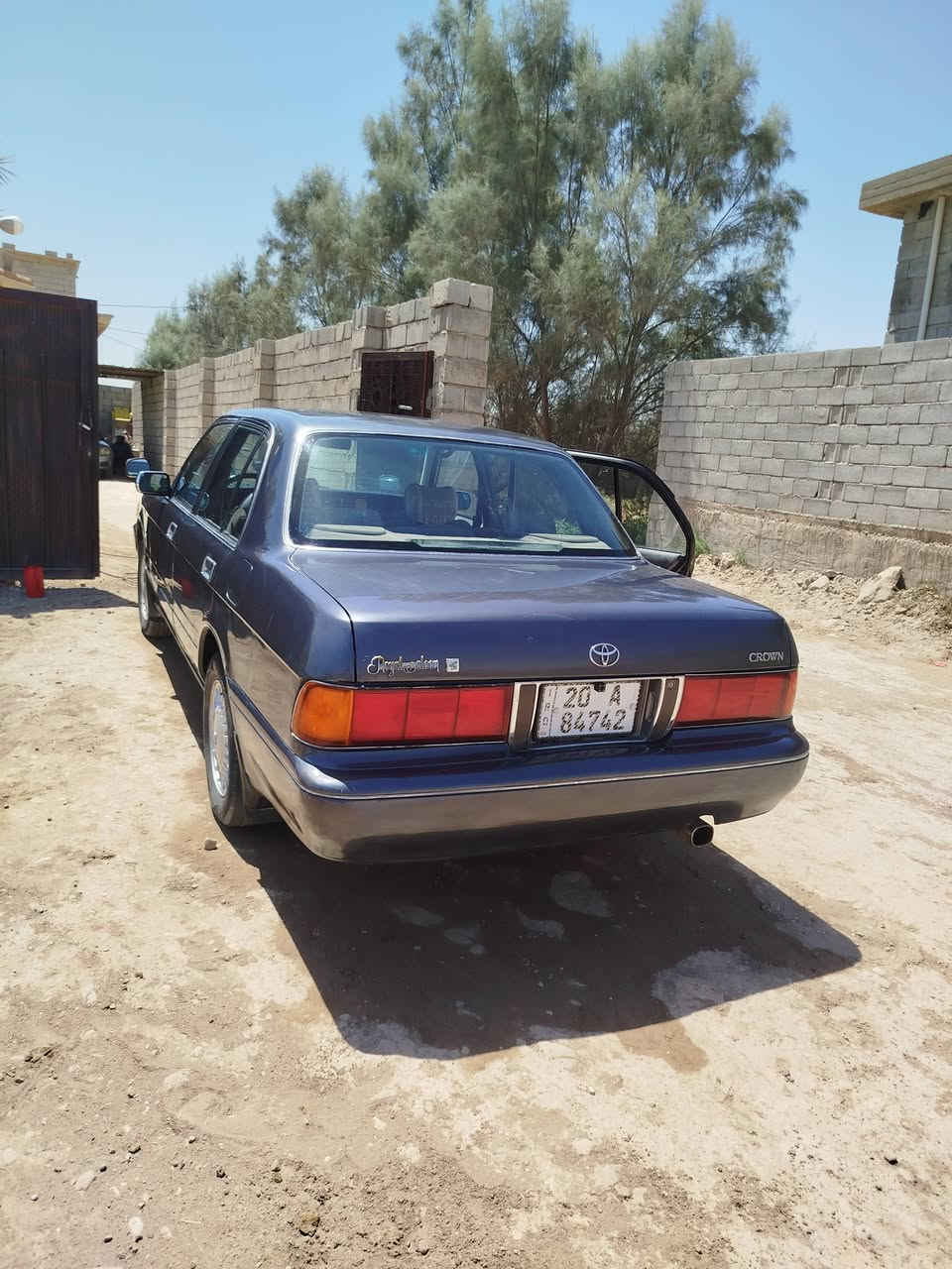 كراون ارنب موديل 2000 رقم ديالى باسمي تحويل ثاني يوم مكفول كفاله عامه من ظربه وكص مصبوغة عام للجماليه فقط كير مكينه 3000 ديلكوخير من الله المكان ديالى المقداديه السعر 75وبيها مجال***********

