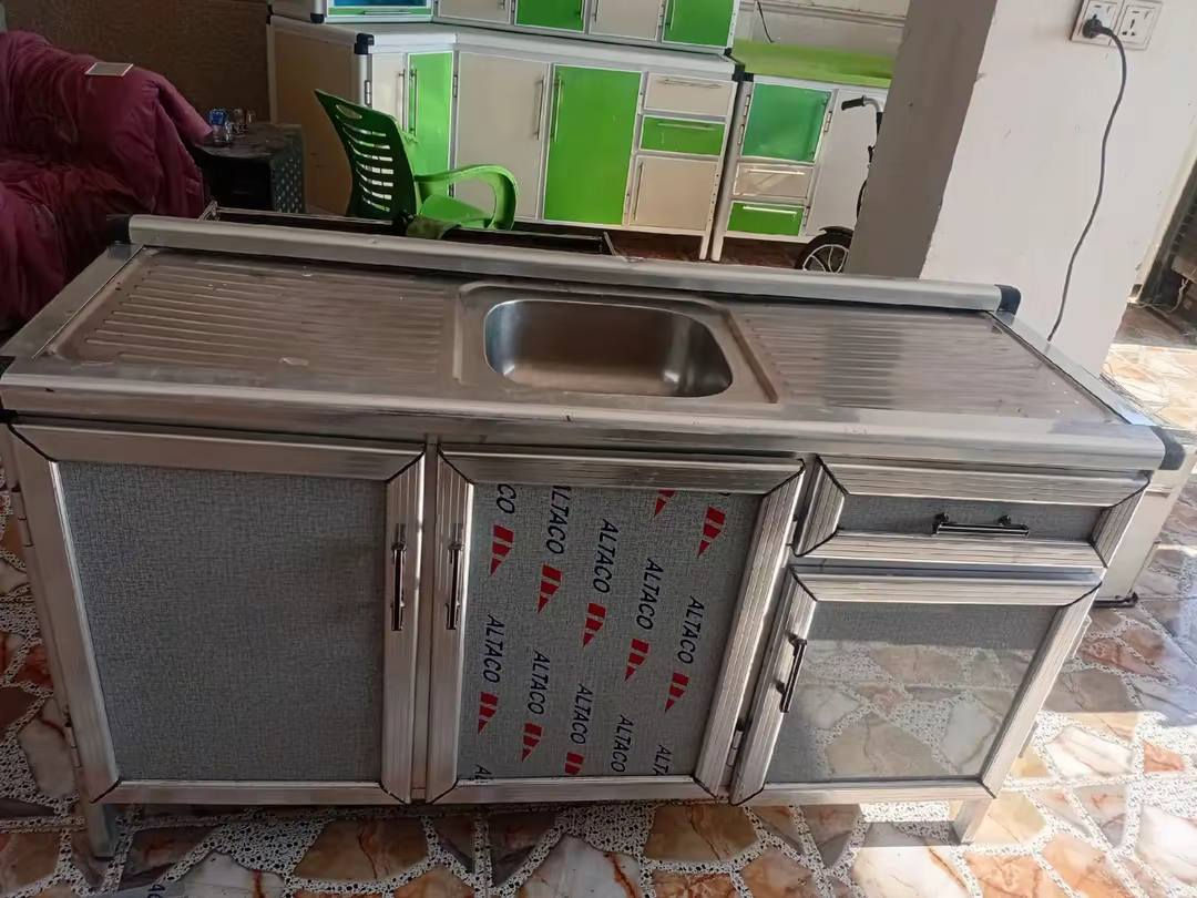 سلام عليكم كاونتر مترين وسنك متر ونص ٣ قطع تفصال اخو الجديد بيع او مراوس استفسار *********** بلد جمعية ليمام
