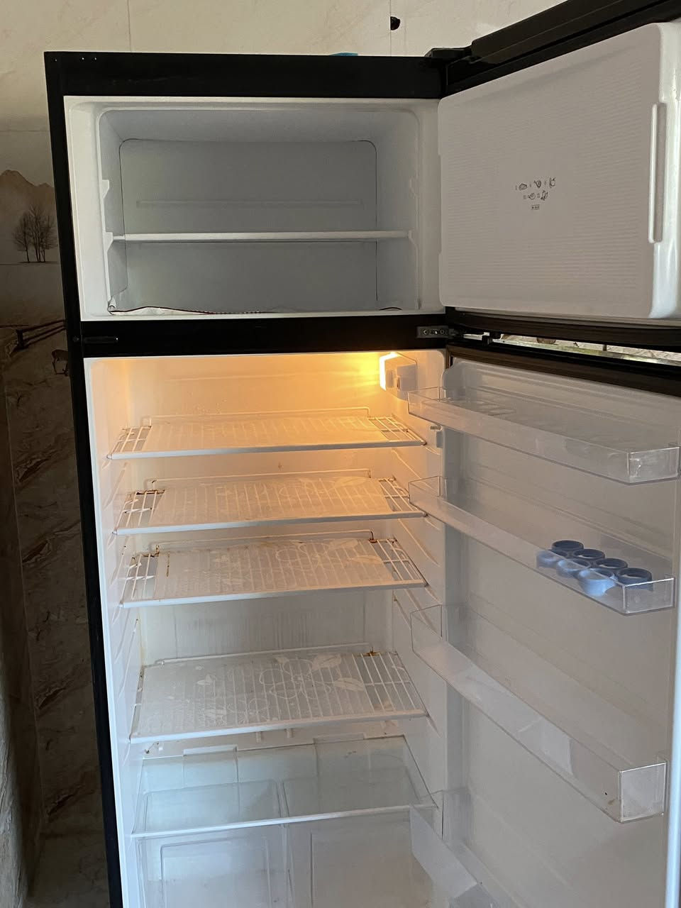 ثلاجة Vistel درجة اولى ومداخلة اي تصليح لون مميز واي عيب مابيها شغالة وبرودتها تخبل
مستعجل ع بيعتها حيل 
السعر ٢٥٠ الف 
***********

