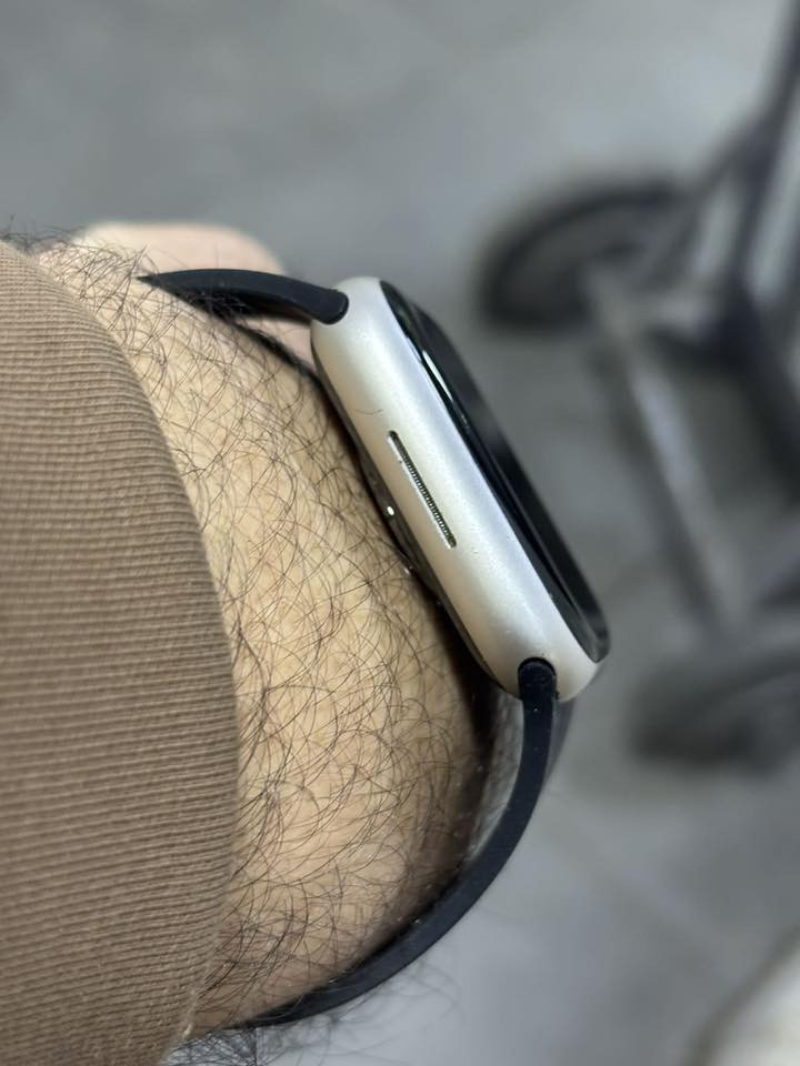 سلام عليكم عندي ساعة ابل جيل سابع نايك ساعة رايدها 220الف كلشي مابيها ولا مفتوحة ابد رقمي *********** واتساب  مكاني بغداد
