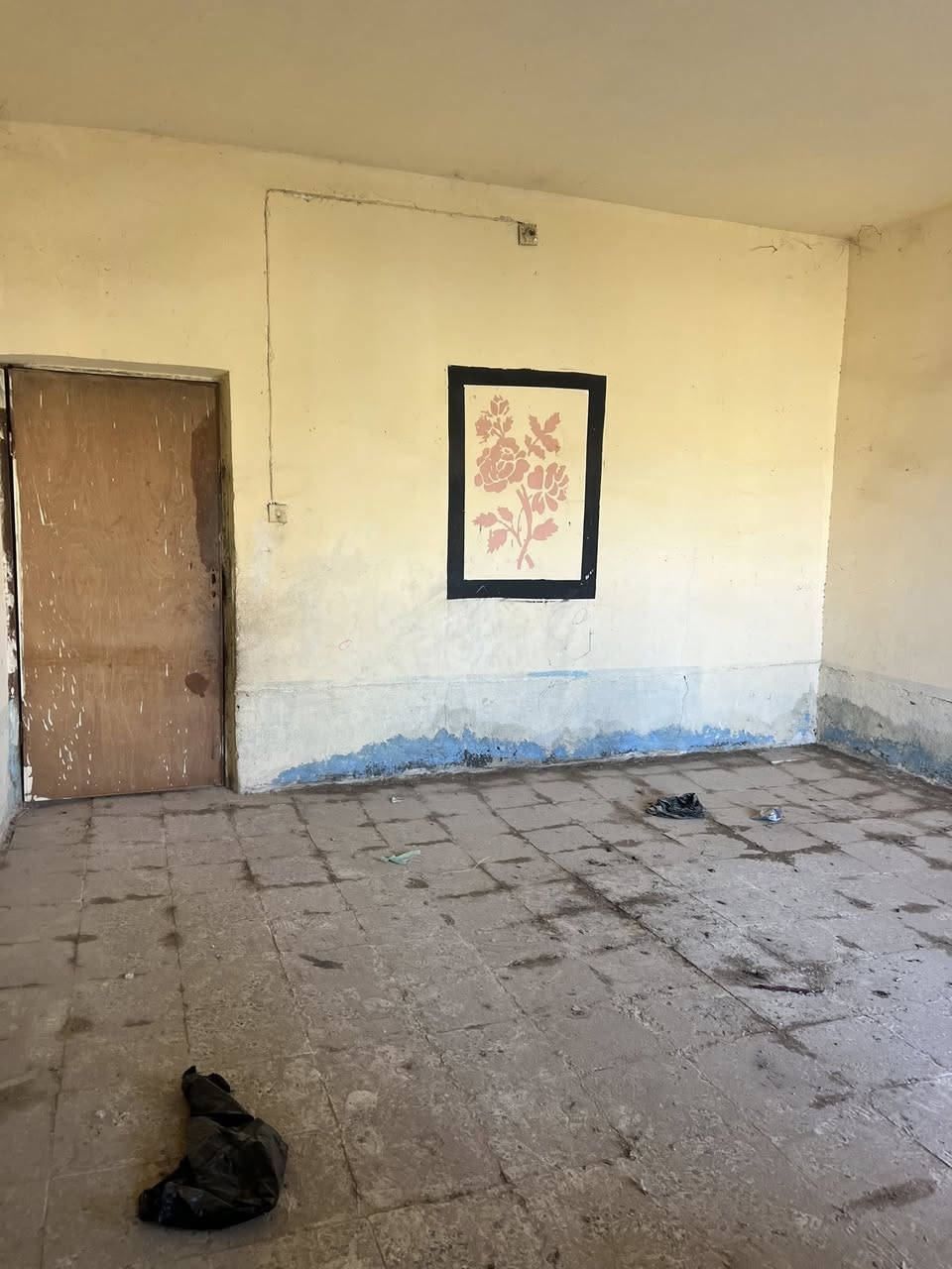 السلام عليكم بيت للبيع طابو صرف  المساحه ٢٦٠ متر محتاج فقط ترميم موقع حلو  ومميز مساحه الشارع ١٥ متر جميع الخدمات متوفرة والبيع بمبادرة وبدون مبادره 
العنوان ام الهوى القديمة مقابيل مجمع دينار الشارع العريض 
 تفاصيل البيت /٣ غرف /استقبال/مطبخ/ حديقة/كراج سياره /مجمعات صحية داخلي وخارجي 
الاستفسار /***********
