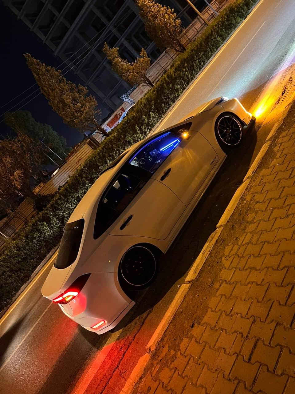 كرولا هايبريد ٢٠٢٤ 
كامل كةماليات 
بي صبوغة دوو جي كچكةي PDR
بة جةگدةبل هةواوة و ويلةوة١٧٢ بي جةگ و ويل فةرقي هةية 
٣٤٠٠٠كم رويشتية 
ر.م/*********** واتساب 
شوين هةولير أربيل, العراق
