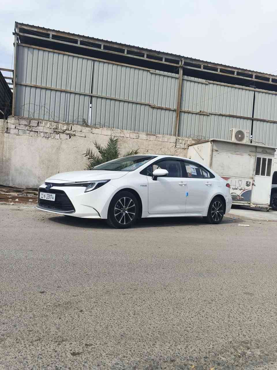 سلام عليكم 
للبيع كورلا 23 جديده سياره 
كفاله عامه عدا بارد اصبعين بهلال جاملغ
فول مواصفات 
فتحه 
بصمه 
تبريد قطعتين
اشاير بلمري
تحديد مسار 
اتو هولد 
تبريد شاشه
وبقيه مواصفات معروفه بل هايبرد
سياره جاهزه بدون نقص وتحويل ثاني يوم 
السعر /// 137 وبيها مجال حك جيه فقط 
العنوان بغداد البياع 
***********
