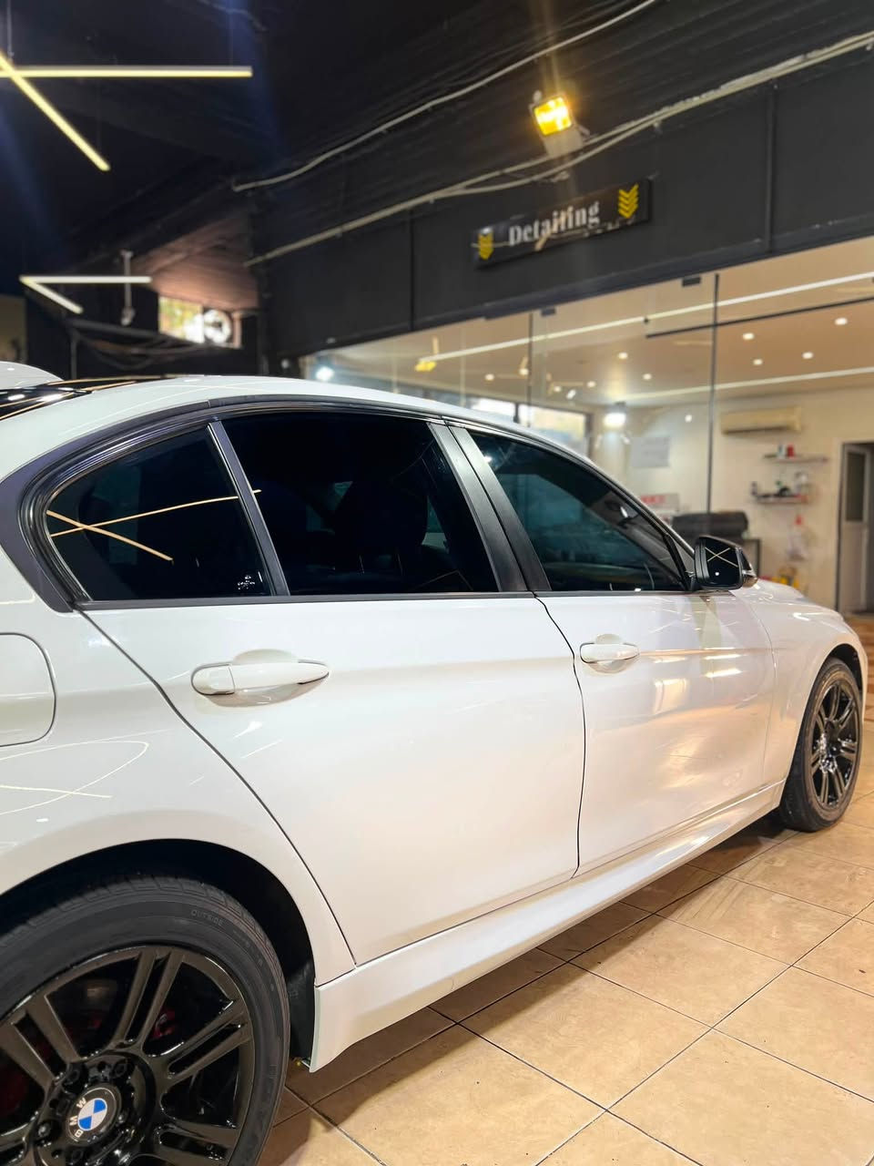 bmw 2017 320i
کامل کراوە بە m3 مواسافات فولە بەس سڵایت نیە

* Cruise Control

* Dual-zone A/C

* Start/Stop 

*lite LED /idriveشاشەی 

بۆیاخ/ یەک پەڵە بۆیاخی هەیە لەچەمەلەخی سایەق و بستێکی بۆنیەتەکەی سەیارەکە یەک دینار مەسرەفی نیە ١٤١هەزار ڕۆشتوە سەیارەکە زۆر جوان و پاک ماوەتەوە گێر و مەکینەی بەشەرت

نرخــــی:134گەڵا و مەجال 

ژ.م:***********

