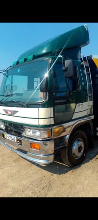 هينو طيرة للبيع رقم نكليزي وسنوية 2030 ولستفسار اتصل على رقم 077345065...