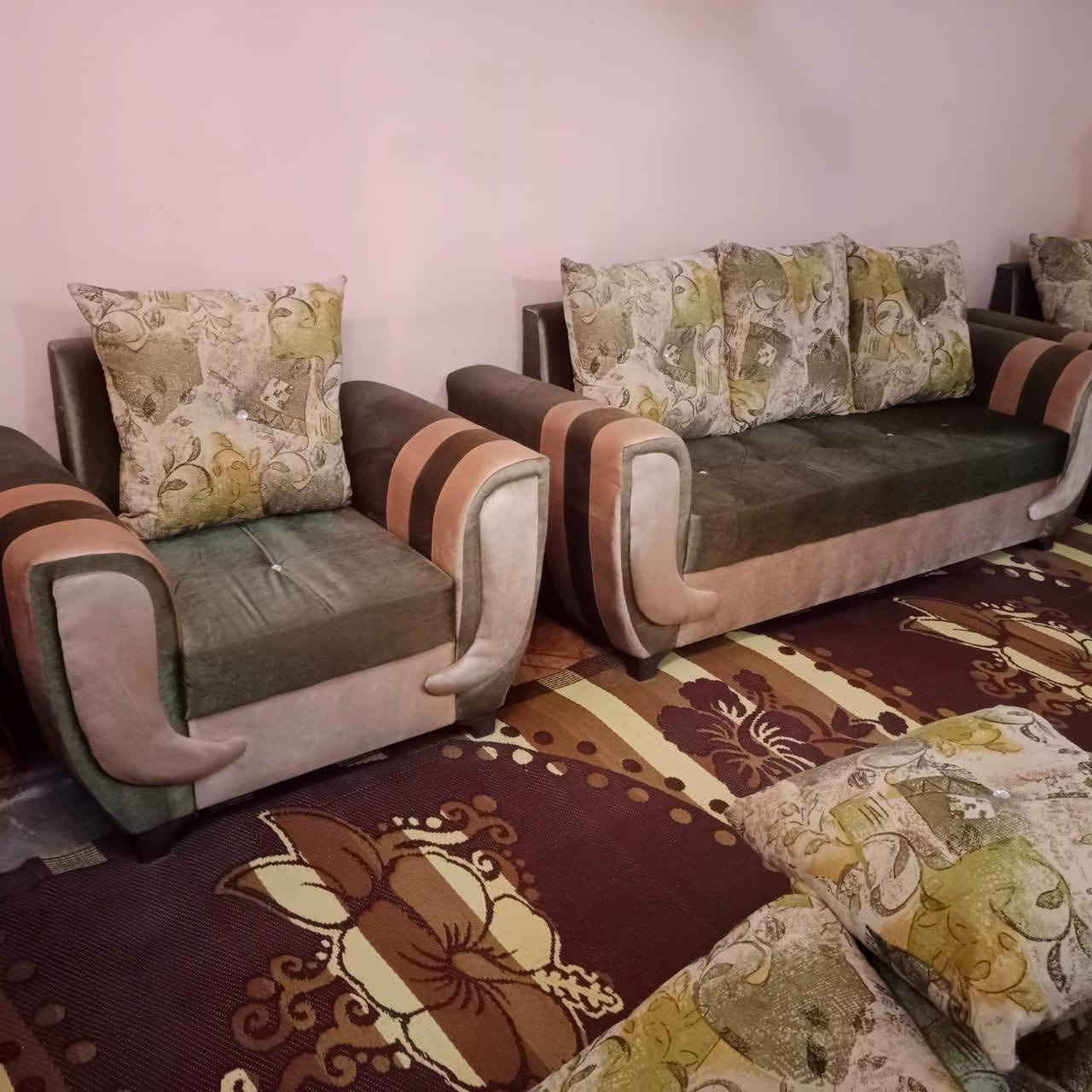 اغراض مستعملة للبيع
تخم
ساحبة مطبخ
معرض صغير 
للاستفسار على الرقم ***********
