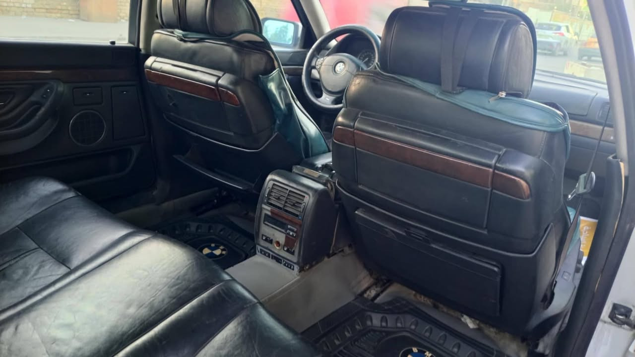 السلام عليكم
كاسحه مديل 2000 حجم 744 باب طويل فول مواصفات 
رقم بصرة مشروع وطني مكاني بغداد 
السيارة مصبوغة عام فرن جماليه بدون حادث 
كهربائيات ما ملعوب بيهة كله بلاد بدون جطل 
تحكم ستيرن 
مثبت سرعه شغال 
تحكم مري 
ميوزة طعام 
جنطه شفط 
كشنات 16حركه 
تخم تاير جديد 
باتري جديد 
كير خير من الله 
ملاحظه مكينه السيارة كايمه بيهة تبخير كلش قوي 
تعال افحص السيارة وتدلل مراوس ما اراوس فقط للبيع 
التواصل *********** واتساب موجود السعر 75 وبيهة مجال بعد الفحص
