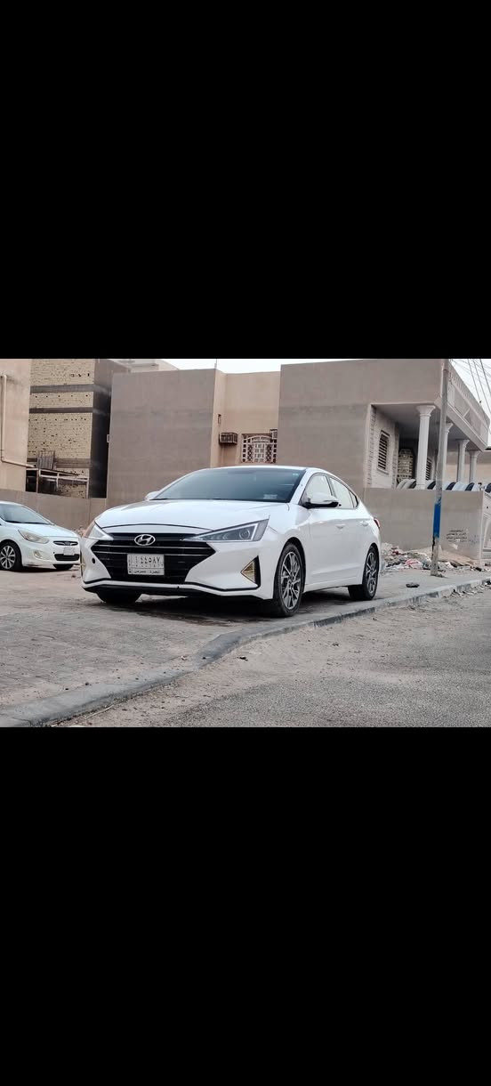 سلام عليكم عمل بوليش للسيارات بوليش مواد اصليه وعمل طبقه واكس السياره الصالون 75والعالي 125مكاني البصره حي المهندسين موجود صور شغلي يمك وشوف *********** البصرة, العراق
