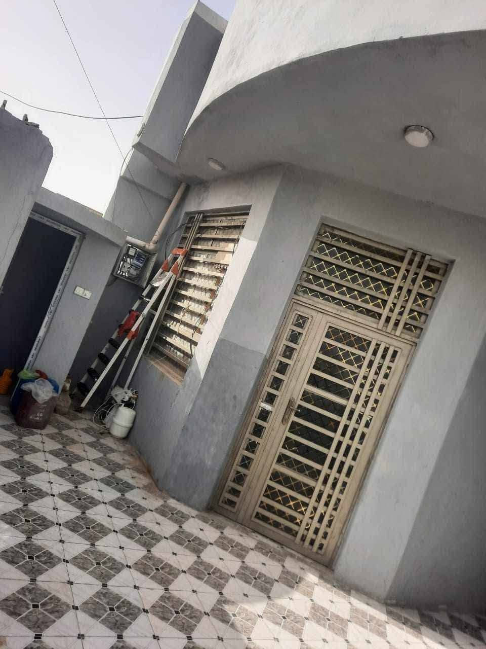 يالله السلام عليكم بيت 150 متر طابو صرف
يحتوي على كراج سيارة صحيات
ممطبخ واستقبال وصاله وايضا صحيات
منور 2 غرف نوم 2 وفوك بيتونه وصحيات 
وغرفه فوك سكف سندويج وسطح 
 العنوان أبي غرق حي المرتضى

السعر مناسب 85 مليون قابل للتفاوض
ويرهم مراوس أيضا
للاستفسار 
***********
