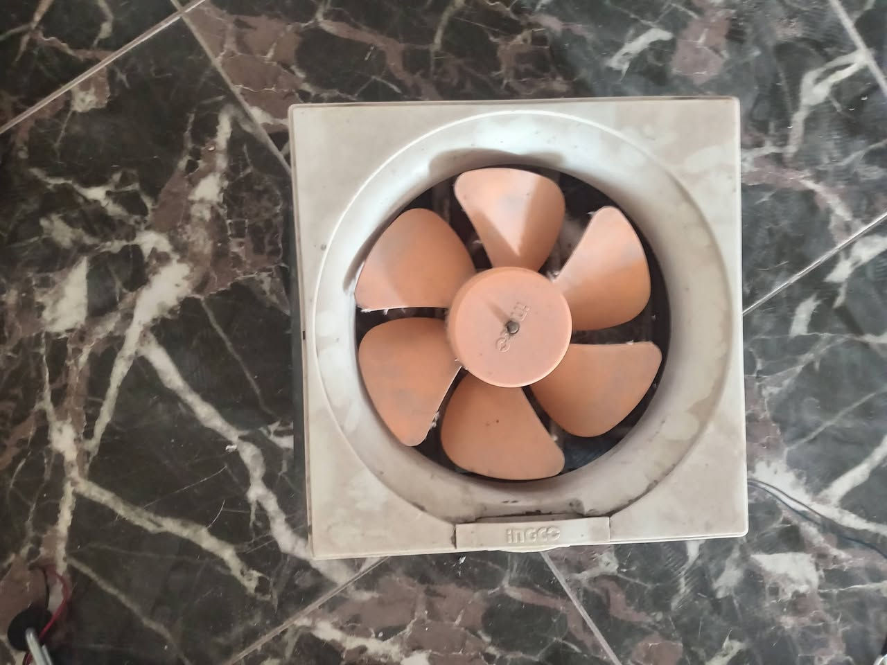 السلام عليكم غسالة هيتاشي حجم ٨ كيلو يرادله ماطور تنشيف فقط سعره ٤٠ ومراوح عدد ٤ آلوحده ب١٥ وساحبه سعره ١٠ بابل شارع ٦٠ قرب جسر الطهمازيه موبايل ***********
