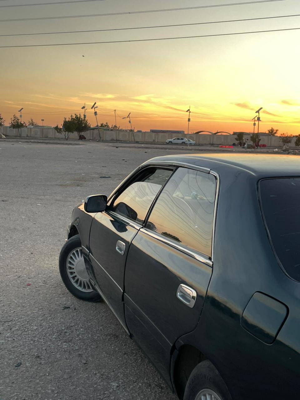 السلام عليكم 
راس الثور فلات للبيع بيه كصه قماره وربع امامي من يم الايتات 
سياره جاهزه تبريد تخم تاير 
مكان السياره نجف سعر ٦٠ 
 رقم ***********
