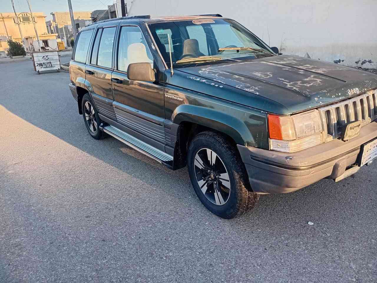 السلام عليكم جيب شيروكي موديل 95 رقم بغداد تحويل مباشر سنويه جديده مكينه وكير بلاد مكفولات دواخل جديده سياره بدون ظربه بدون صبغ بلاد تخم تاير صدر حلو سعرها 45 وبيها مجال اللشراي ***********
