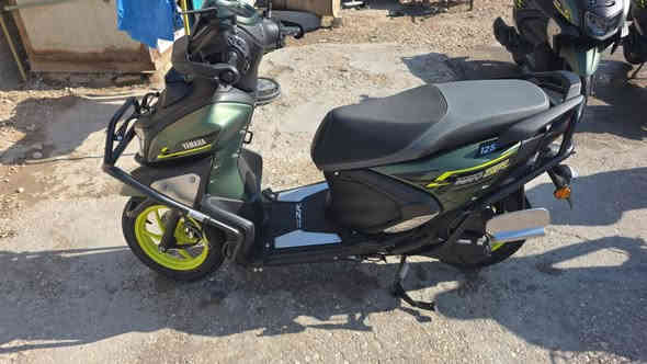 سلام عليكم دراجه ZR ماشيه 100 كيلو المديل 2025 السعر مليونين و450 الرقم ***********

