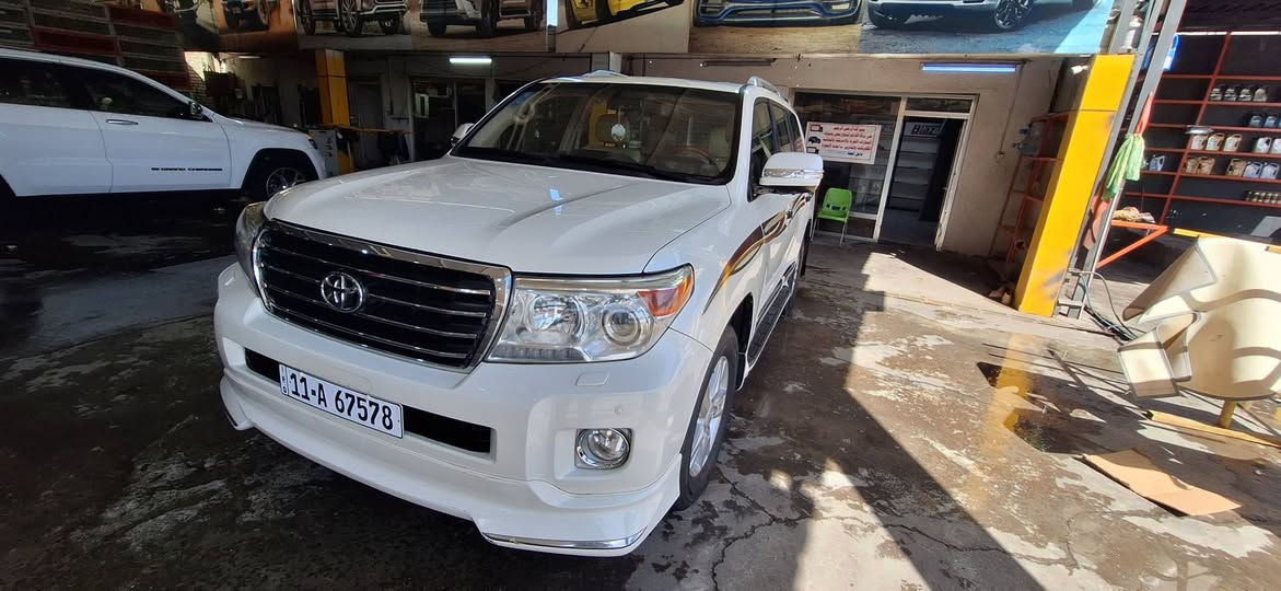 السلام وعليكم
لاندكروز مديل 2013 
ماشيه 180 الف 
السيارة فول موصفات 
مكينة v6 4000
السياره نظيفة كلش 
تبريد ثلج وحدادة جديده
منضومة زنون اصليه
مكفول فقط صار صبغ في الباب الخلفي.
السعر 368 وبيه مجال
الاستفسار  ***********
