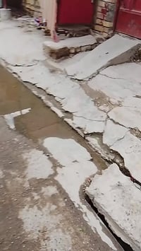 بيت للبيع مساحه 150 متر يحتوي على استقبال مطبخ هول وغرفتين منور وخدمات...