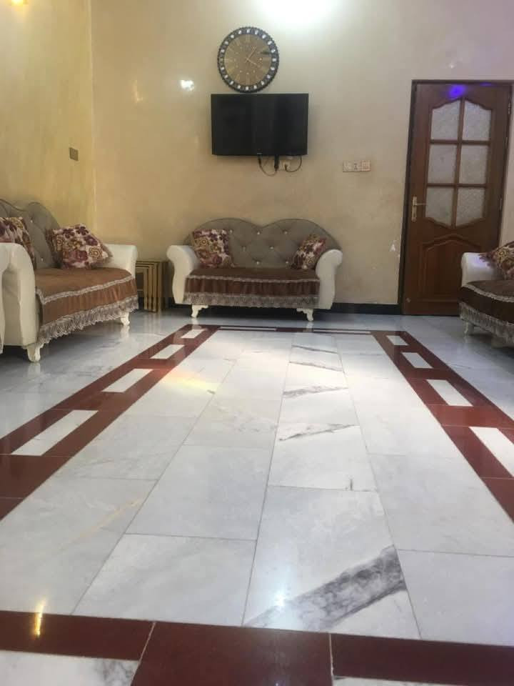 تحية طيبة 
( نسعى دوما نحو الافضل) 

اختر العقار المثالي مع 
( مكتب بركات المنتظر للعقار) 

اعلان رقم  1172
تتوفر دار سكن للبيع  في منطقة الخاجية مساحته 200م بواجهة 10م ونزال 20م وعرض الشارع 10م. 
في منطقة  3000 خلف الكفيل قريبة جدا عن شارع40 
موقع مميز جدا  على ساحة خضراء  والمنطقة كلش  حلوه وهادئة وخدماتهة فوول
  تتكون من طابقين، يحتوي الطابق الأول على استقبال وهول ومطبخ وغرفتين ومجموعة صحية ، فيما يضم الطابق الثاني غرفتين نوم وهول، ومجموعة صحية 

قريب على التقاطع الرئيسي 
على ساحة خضراء 
قريب على  المدارس 
خلف العزاوي 
منطقة حلوة وهادئة وخدمات فوول 
ماء وكهرباء ومجاري وتبليط 

السعر:::  مناسب 

لمزيد من التفاصيل يمكنكم مراسلتنا على الخاص او الإتصال على الأرقام التالية:
📞***********
📞***********
أو مراجعة مكتبنا الكائن في  : الخاجية . شارع 40  قرب مجمع عالم الانشائية 
بأدارةابوحسين الزركاني
 
كما يمكنكم التواصل معنا عبر الواتساب
