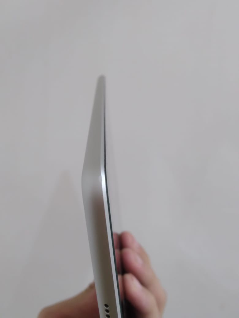 سلام عليكم ايباد 9 نضيف بحاله جيده نضافه 100% 🔥كامل ملحقات لو ابيض صدفي غني عن التعريف للبيع السعر 270وبيه مجال بسيط للشراي 

للتواصل /*********** متوفر واتساب
