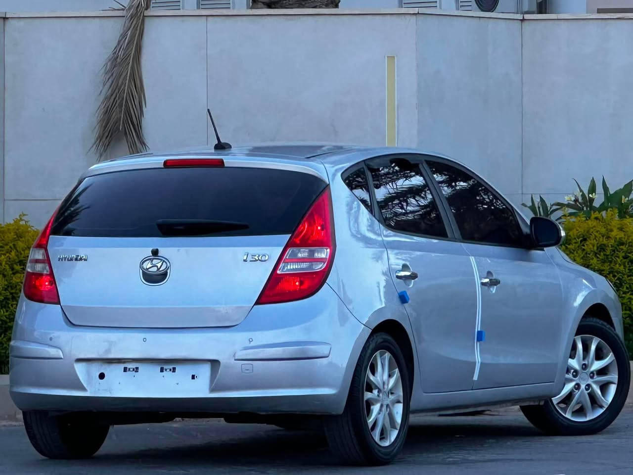 🔥 هيونداي i30 2009 | محرك 1.6 | استيراد كوري 🔥

💰 السعر | على الهاتف

🤍 الله يبارك لا قوة إلا بالله 🤍

إذا كنت تدور على سيارة عملية، اقتصادية، ونظيفة بكل معنى الكلمة، فهذي هيونداي i30 فرصة تستحق المعاينة. سيارة درجة أولى، ممشاها قليل، وجاهزة للاستعمال مباشرة.

━━━━━━━━━━━━━━━

🚘 النوع | هيونداي i30
📅 الموديل | 2009
🎨 اللون | رصاصي
🪑 الداخلية | أسود
⚙️ المحرك | 1.6 (الصغير)
📏 المسافة المقطوعة | 83 ألف كم
⚙️ ناقل الحركة | عادي (Manual)
⛽ الوقود | بنزين
🇰🇷 الاستيراد | كوريا

━━━━━━━━━━━━━━━

⭐ محرك اقتصادي واعتمادي
⭐ قيادة مريحة
⭐ سيارة مناسبة للاستعمال اليومي
⭐ مواصفات إضافية موضحة بالصور

━━━━━━━━━━━━━━━

🛠️ الحالة

✅ الكربون الأصلي موجود
✅ خالية من العيوب بإذن الله
✅ محرك بحالة ممتازة
✅ سيارة نظيفة وجاهزة للكشف والمعاينة من أي ورشة

━━━━━━━━━━━━━━━

💎 سيارة اقتصادية، قليلة الاستهلاك، ونظافتها تبين من أول نظرة. فرصة ممتازة للي يبي سيارة عملية وسعرها مناسب.

📍 المكان | طرابلس 🇱🇾

📞 للاستفسار:
0914935395

⚠️ تنويه:
الصفحة منصة إعلانية لعرض السيارات فقط، ويتم التواصل والاتفاق مباشرة بين البائع والمشتري.


**إذا كنت صاحب هذا الإعلان وتريد حذفه لأي سبب، رجاءا أرسل رسالة إلى الدعم الفني**
