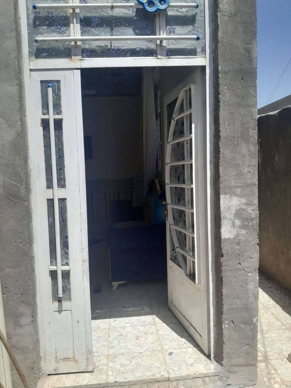 بيت للبيع مساحه ١٠٠ متر ٥×٢٠
يحتوي على غرفة نوم وهول ومطبخ واستقبال حمام وتواليت السعر ٦٥ قابل للتفاوض 
ابو غرف حي الحوراء


**إذا كنت صاحب هذا الإعلان وتريد حذفه لأي سبب، رجاءا أرسل رسالة إلى الدعم الفني**