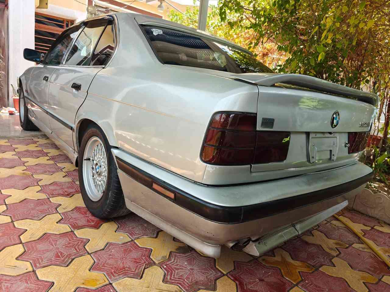 السلام عليكم

بي ام BMW

البيع موديل1992

525iمسكر عددل  

بلاد اوتماتيك  

اربعه جام كهرباي 

رقم بغداد تحويل ثاني يوم 

مكاني الحيدريه بين النجف وكربلاء 

السعر48وبيهه مجال حك الجيه 

السياره بدون ضرر جارده بيهه فقط

جاهزه السياره مكينه كير حداديه تخم تاير

اخوان التفاصيل اكثر الاتصال ‭٠٧٨٢ ٦٥٥ ٦٢٥٥‬

غير متواجد عالفيس  وبخدمتكم
