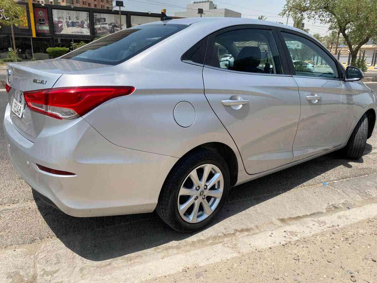 السلام عليكم 
شانجان السفن ٢٠٢٢ 
ماشية ٦١ الف حقيقي 
مكفولة كفالة عامة من كلشي 
بدون ضربة بدون صبغ بدون بارد 
السيارة كلش حلوة وجديدة بالعافية على الياخذها . كتلوكات الشركة بيهة 
المواصفات : 
فتحة سقف 
شاشة بلادية وكامرة 
كشنات جلد 
اشاير بلمري 
فول تحكم ستيرن 
درايف مود 
مانع انزلاق 
السيارة مكانها بغداد البياع 
بأسمي تحويل ثاني يوم 
 
*********** Colombo, Sri Lanka
