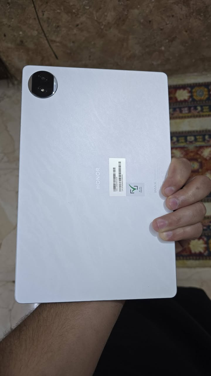 هونر ماجيك باد ٢ ستخدام جدآ قليل الموصفات  الشاشة ١٢بوصه ١٤٤ هيرتز  المعالج Snapdragon 8s  Gen٣ الذاكره ٢٥٦  البطارية ١٠٠٥٠مللي امبير والشحن ٦٦واط  يشغل بوبجي ١٢٠ فريم ملحقات كيبود وقلم الاصليات اجن وياه السعر ٦٥٠ الف قفل او مراوس بلاي ستيشن ٥ سلم الاتصال ***********
