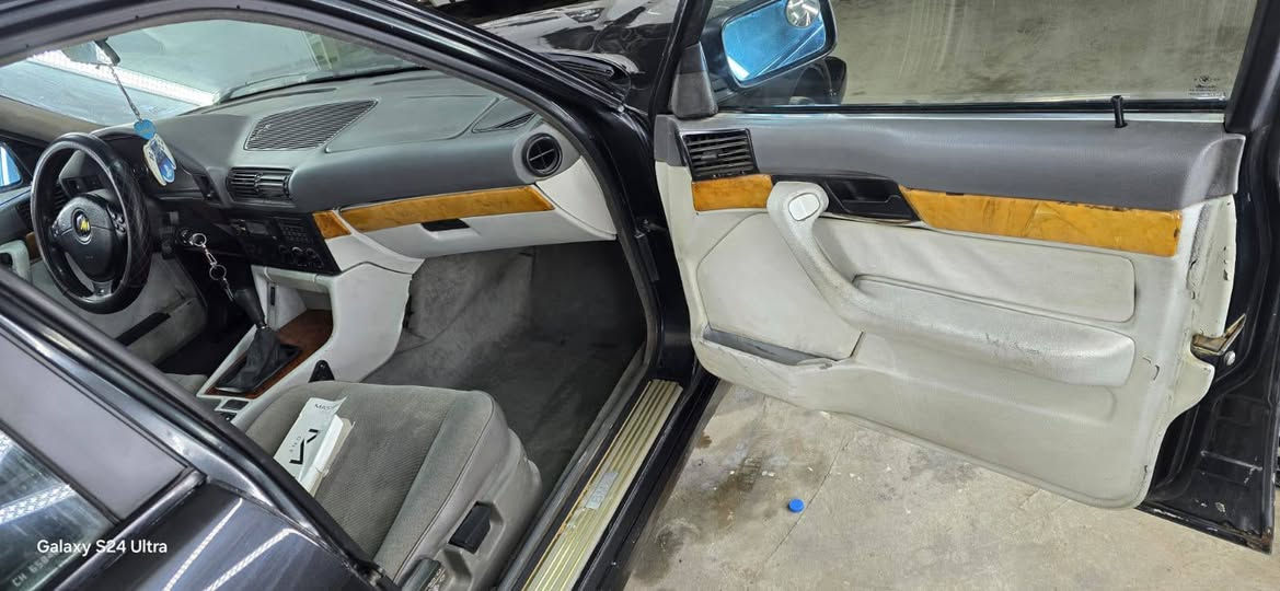 السلام عليكم بي ام 500
محرك v8 حجم 44 حاويه وشرط الفحص السياره اصلv8
كير عادي zf خمس نمر جديد وطبكه توني شادهن
اللون اسود غير محدد 
رقم بغداد باسمي مداور ثاني يوم
السياره فول للاخير كله بلادي
مكفوله من الضربه بيه صبغ بس بنيد ومكانات 
مواصفات السياره
ويل ام دركه ام دوس ام وكله بلادي مو تجاري
دعاميات جدد حاويه 
دبل ايرباك دبل جكمجه 
مري منفصل بجم عريض 
بانوراما حديد بلادي 
جنطه كهرباء وماسحه خلفيه وزراكات بلاد
داخل ابيض ورصاصي وصاج
تفرغات المكينه كله جديد وسيرفس كامل مسويله
السياره مابيه اي شي تجاري وبلاديه
السعر ب71 ورقه وبي مجال واي نقص انزلك من سعره
مكاني بابل رقم الهاتف ***********
