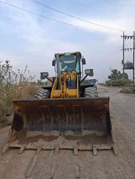 سلام عليكم شفل موديل ٢٠١٣ صيني حجم ٤٦ ايلجي مكفوله تخم تاير وبسمي وسنويه جديد رقم ميسان المكينه على وضع الشركه  السعر ٢٩٠ وبي مجال لطيبين رقم الهاتف  مكلف بل منشور الاتصال على الرقم صاحبه ***********
