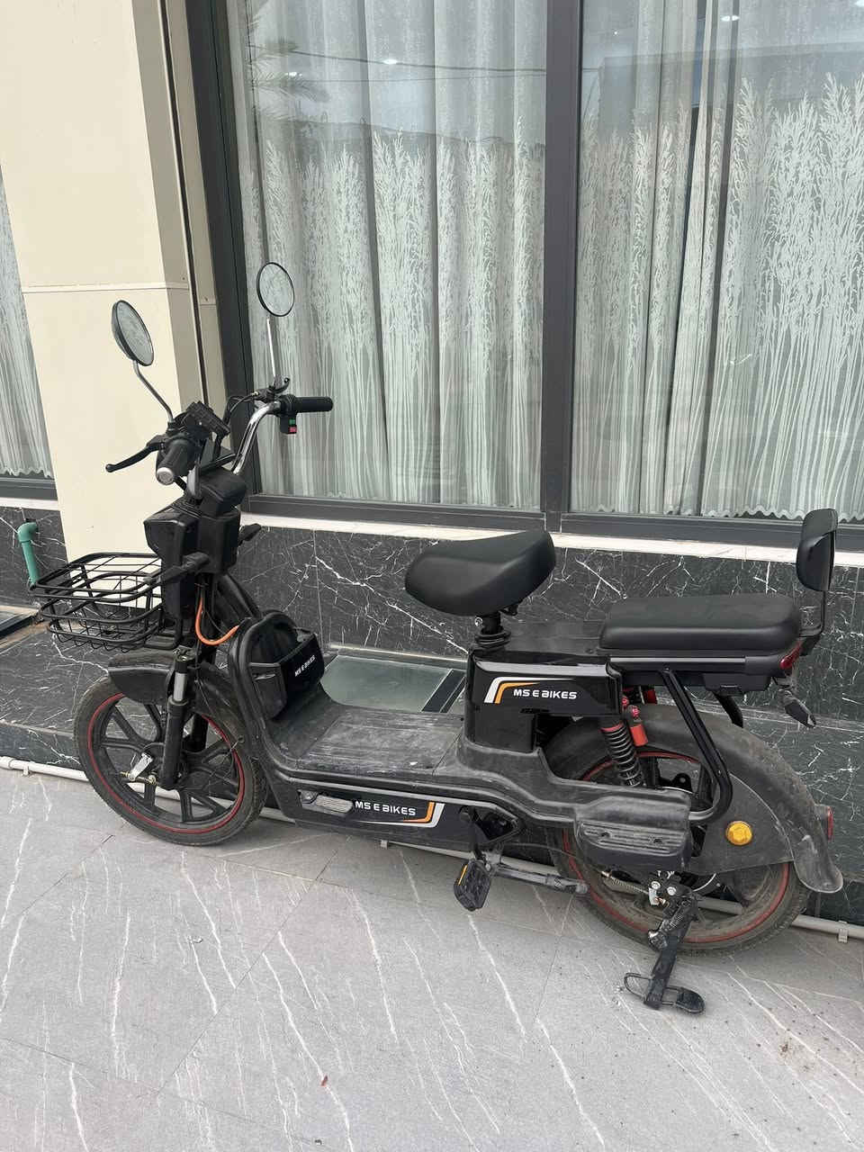 السَلام عَليكم ،، #دراجةكهربائية ( شحن)
5 بطاريات موديل 2025
نظيف نظافة 90% 
المكان #كركوك
السعر 375 ألف و بي مجال عند الفحص ، تجي تفحص كامل عِجبك تاخذه ماعجبك براحتك .


**إذا كنت صاحب هذا الإعلان وتريد حذفه لأي سبب، رجاءا أرسل رسالة إلى الدعم الفني**