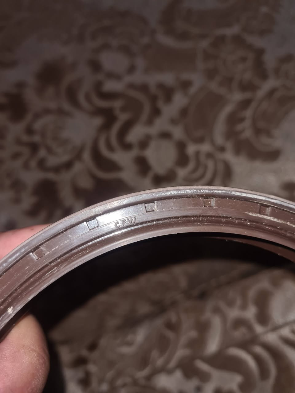 سلام عليكم جبنة ويل خلفي مال فالفو موديل n12 /f12  نوعية اصلية كورتيكة القديمة تجي ربل وشفتين متوفر منه كذلك جبنة ويل أمامي نفس لشغل عدنة كميات جملة ومفرد متوفر اتصال على هذا رقم ***********
