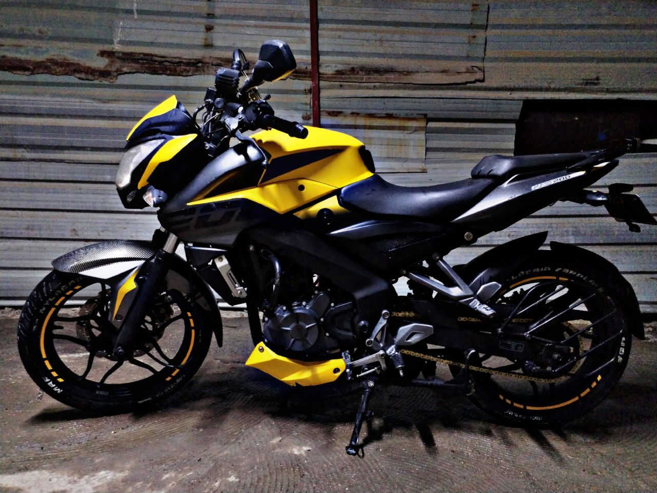 السلام عليكم
دراجة بولسر 200ns مرقم بغداد رقم انكليزي مميز سنوية بأسمي
دراجة شبة زيرو ماشية 9 الاف ونص مكينة راديتر كهربائيات كفالة دراجة نضافة فول مابية شي بس شخط بالكفر و تك اشارة مكسورة شغلات بسطية دراجة نضيفة و مرتبة مبدل دهن و فلتر جديد و تاير جديد اشاير جديدة كلوب زنون زنجيل جديد وياها 3 فلاتر و سوباية و مصدات هواء و دهن زنجيل و دهن بريك سعرها 3 بيها مجال بسيط شراي خاص او رقمي *********** مكاني بفداد
