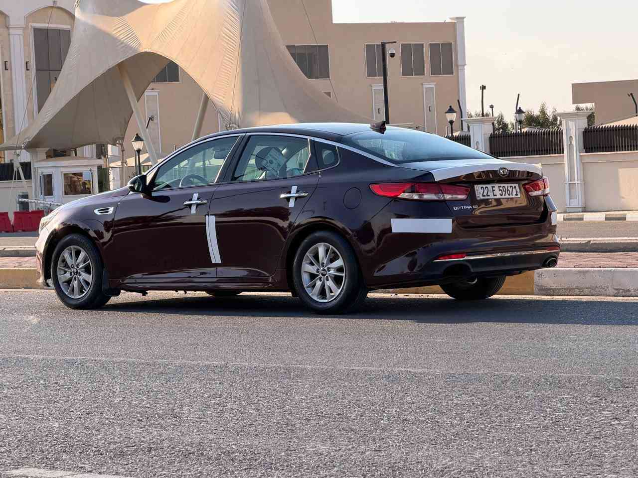 السلام عليكم
كيا اوبتيما 2018 وراد امريكي محرك 2400 بيها جاملغ خلفي وصندوك وباب جيلاتين رقم اربيل بأسمي المكان الرمادي 
السعر 125ورقه وبيه مجال 
رقم ***********
