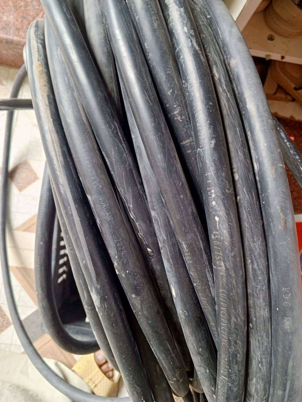 السلام عليكم كيبل 10×4. جديد مامستخدم انتاج 2024  الطول 55 متر   العنوان ابي الخصيب 
هاتف ***********
