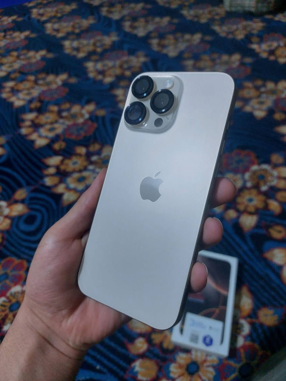 ايفون ١٦بروً ماكس شرق اوسط نضافه ١٠٠/ جهاز مكفول من الفتح وصيانه بطاريه ٩٥ 
محتوياته شاحن مالته الاصليه والكارتونه مالته 
رقم ***********
مكاني بغداد
