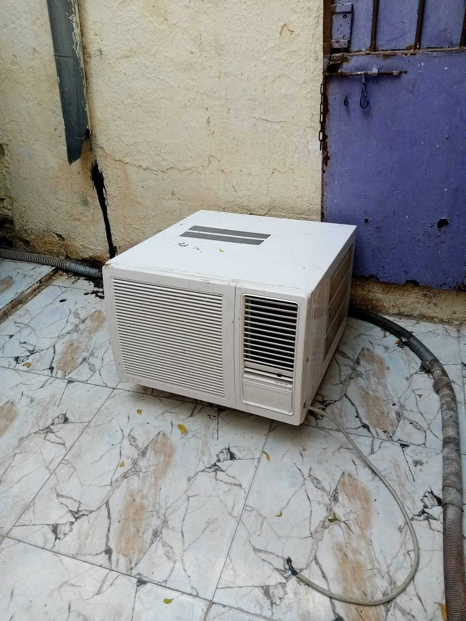 مكيف طن اونص نوع وستن اخو الجديد استخدام قليل بس بي ليك السعر 175 اوبي مجال مكاني الحيانيه ***********
