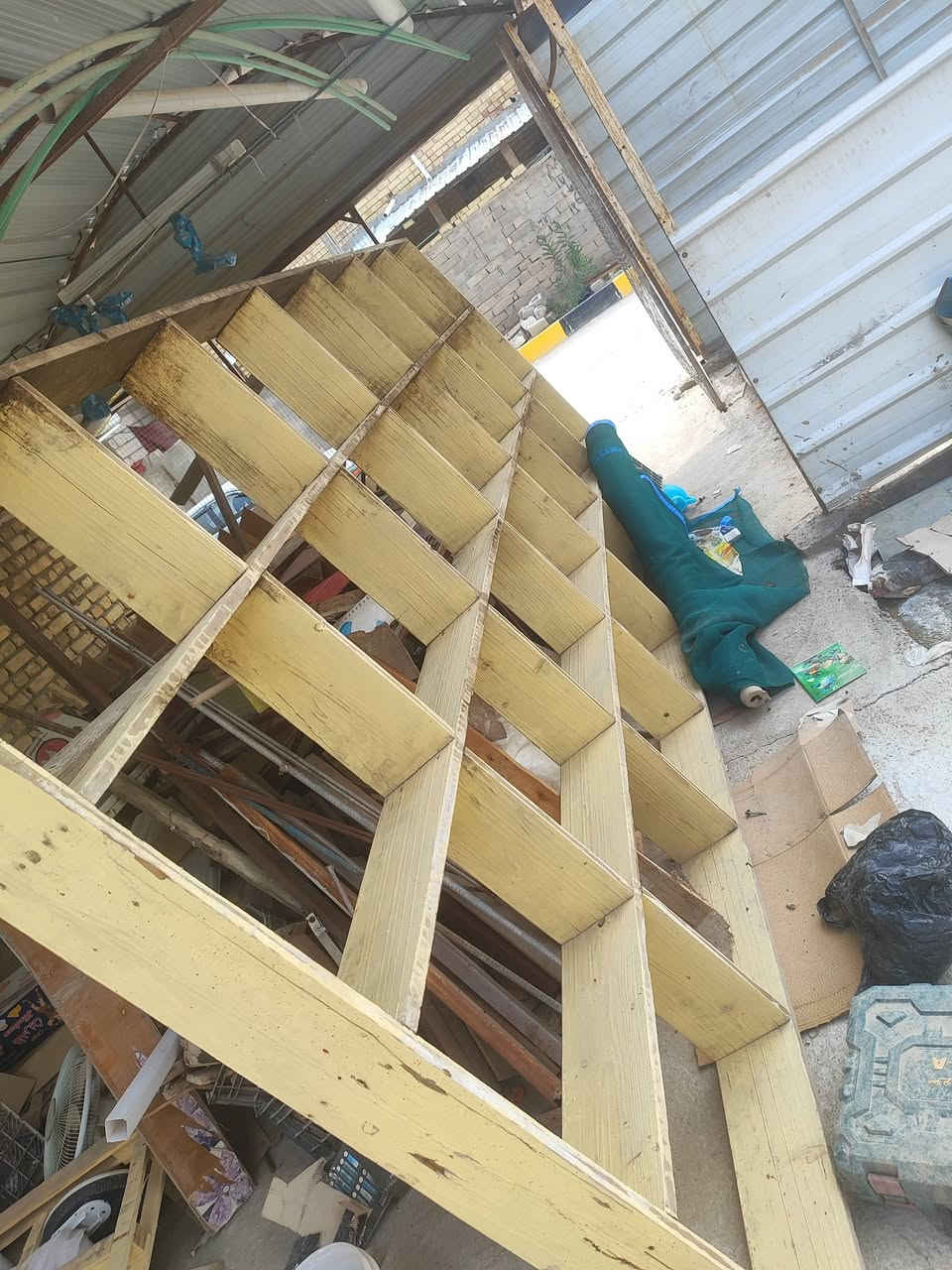 غراض للبيع كلمن وسعره
رفوف خشب 3.90في 1.70

قمريه 4في 6

رف مدرج المنيون متر في 2.25

رف حديد 2.5 في متر 
شيلمان عدد 2 اربع مترات
جسر حديد اربع مترات
جام خانه المنيوم 3متر في 2.5

للاتصال على أو مراسله واتساب***********
