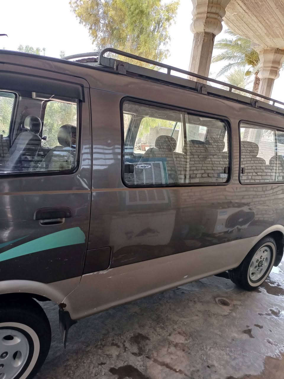 سلام عليكم بريجو موديل 98 سياحي أصل رقم بغداد سيارة بلادية ما بيها قطرة صبغ ما عدأ الباب السلايت مرشوش فقط شواصي 4 كفالة عامة مكينة كير أكسن مال حاوية من الشيخ عمر ،كشنات بطاين بلادية مال 2000  كهربائيات شغالة حتى الماسحة الخلفية مكاني بغداد، مصفرة هيئة ومرور السعر 85$ وبيها مجال قليل الاتصال *********** /***********
