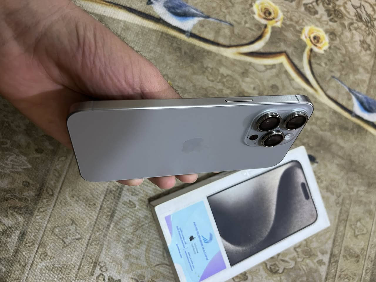 آيفون 15برو ماكس شرق اوسط
ذاكرة 256
بطارية 86
جهاز نضيف كلش ماستر كوالتي كما موضح بالصور 
مليون و50وبيه مجال بسيط 
للاستفسار ***********
