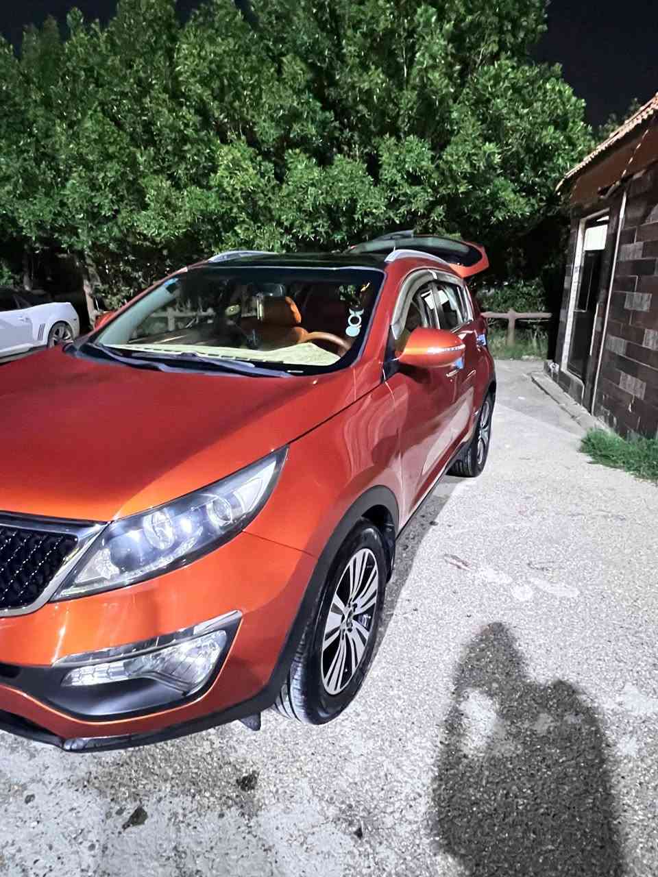 إعلان بيع – كيا سبورتج 2016
كيا سبورتج موديل 2016
وكالة الدولية
رقم بغداد

🚗 الحالة:
 • السيارة بدون أي غرامات
 • هزة جديدة
 • الممشى: 132 ألف كم
 • مكينة وكير خير من الله
 • السيارة نظيفة جداً وما تحتاج شي

🎨 اللون: مشمشي

⚙️ المواصفات:
 • مرايا شفط
 • إشارات على المرايا
 • سقف بانوراما
 • حساسات خلفية
 • كاميرا خلفية
 • تحكمات على الستيرن
 • نظام سونار (موضح كل شيء)

🛡️ مكفولة من الصبغ
📌 الفحص جاهز والكارفكس/السونار يبيّن كل التفاصيل

💰 السعر: 16,000$
📉 بيها مجال بسيط

📞 الاتصال: ***********
📍 العنوان: بغداد – العبيدي

سيارة خير من الله وتستاهل المعاينة.
