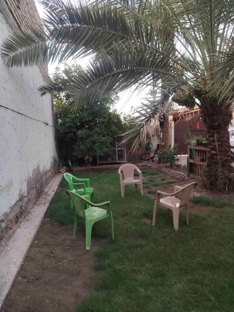 دار طابقين للبيع طابو زراعي سند 25
مساحة الدار 300 متر
مساحة البناء 170 متر
يتكون من غرفتين 5*4
استقبال 4.40*6
مطبخ 4*4
كليدور 5*7
مجمع صحي 3.50*2.20
الطابق الثاني يتكون من غرفتين نفس قياس المطبخ والاستقبال
بيتونه 4*6
حديقة جانب الدار مساحتها 100 متر
***********
