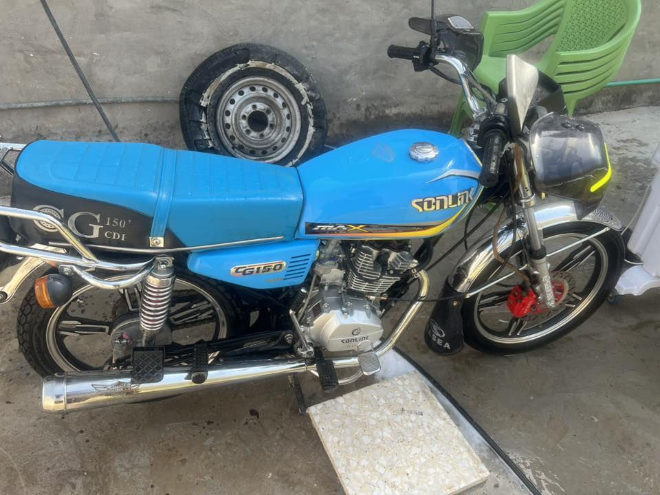 السلام عليكم دراجة ايراني موديل 2023نضيفة برغي مامفتوح بيها السعر 600 وبيها مجال مكاني الراشدية ***********
