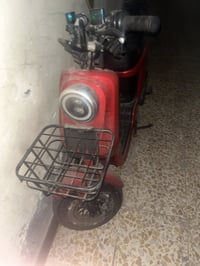 متوفر دراجه شحن متروكه نضيفه كلش  بس باتريات مابيه  للاستفسار 07762701...