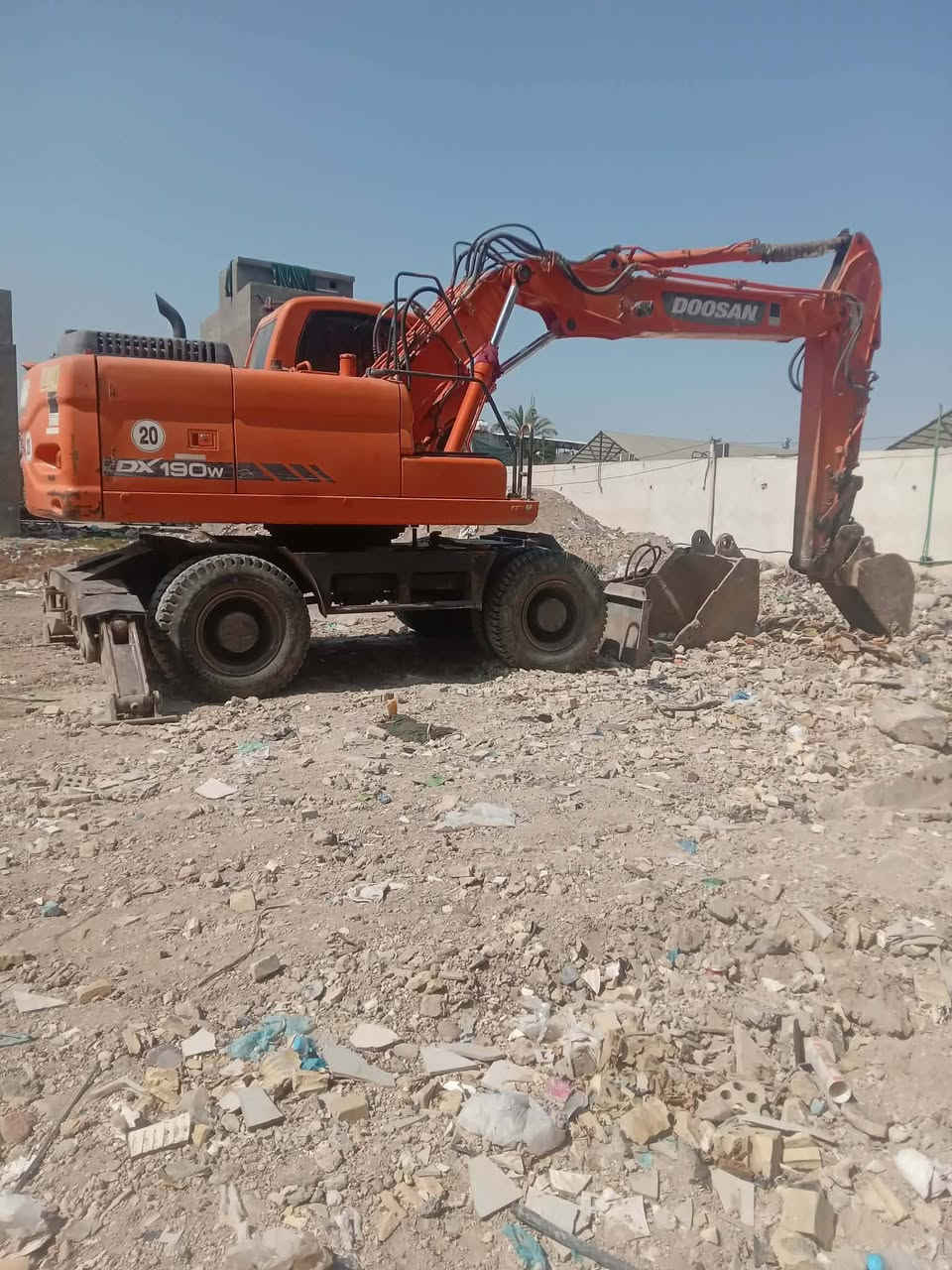 السلام عليكم حفاره للبيع دايو مكان بغداد موديل 2010 رقم اربيل استفسار على الرقم*********** ***********
