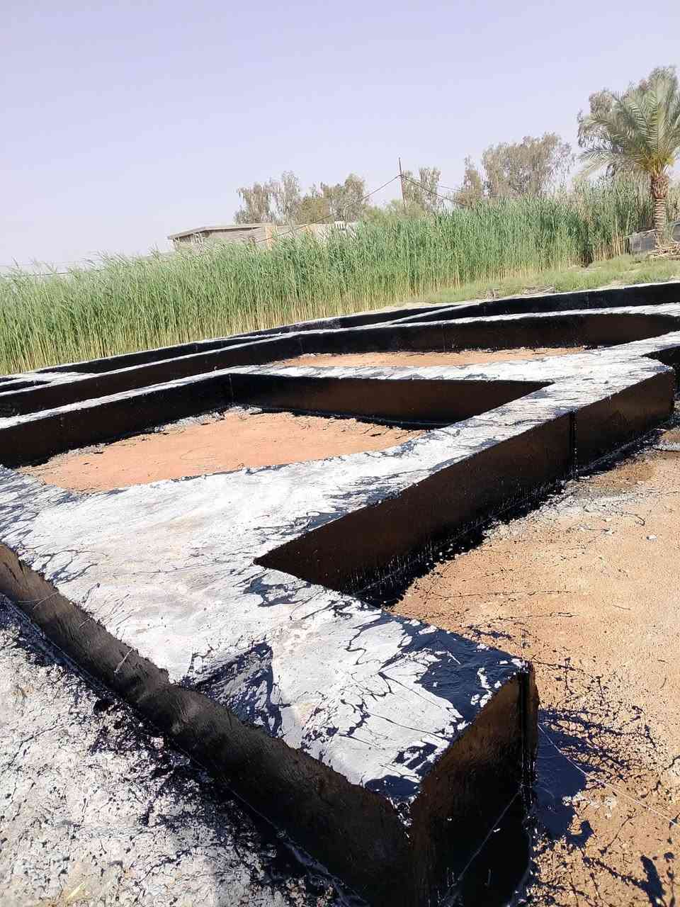 السلام عليكم. 
نعمل لتزفيت السطوح ولاساسات وكافة المباني عمل درجة اولى.  
جير.    لباد.    فلانكوت.     اتصل    ***********
