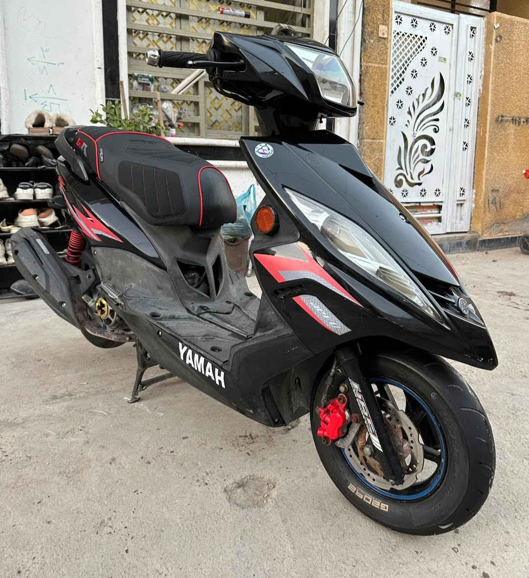 جيتي ار وكاله مكفوله كفاله عامه وختمه واحد GTR

بيه مكينه وكلجات وكشن رياضي🔥🔥🔥

شاشه ٣الوان.بكلايت لد احمر صالنصه مشيفه..

ضمانك سنه بالدراجه اذا مفتوح بيه برغي تاخذه بلاش' 

باتري ودهن وبوليش واوراقه كامله بسمك كبل $

مكان درجه بغداد بالحريه ***********
