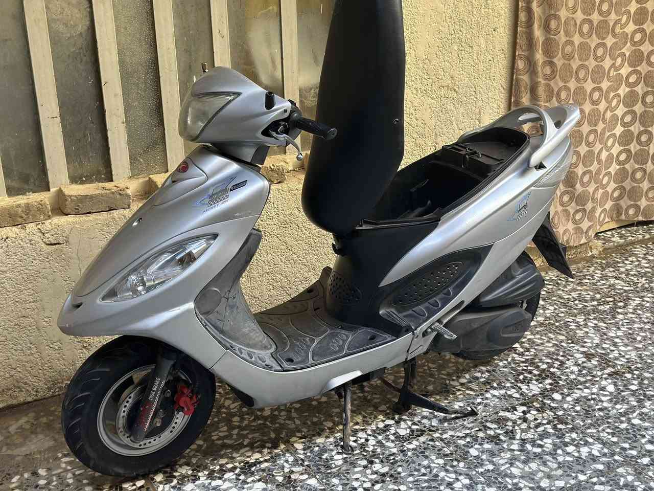 السلام عليكم 
كامكو v2 موديل 16 
طلاعات وبك لايت كرستال 
ماشية 10 الاف 
كفالة عامة 
مكان الدراجه ناصرية شطرة
للاستفسار ***********
