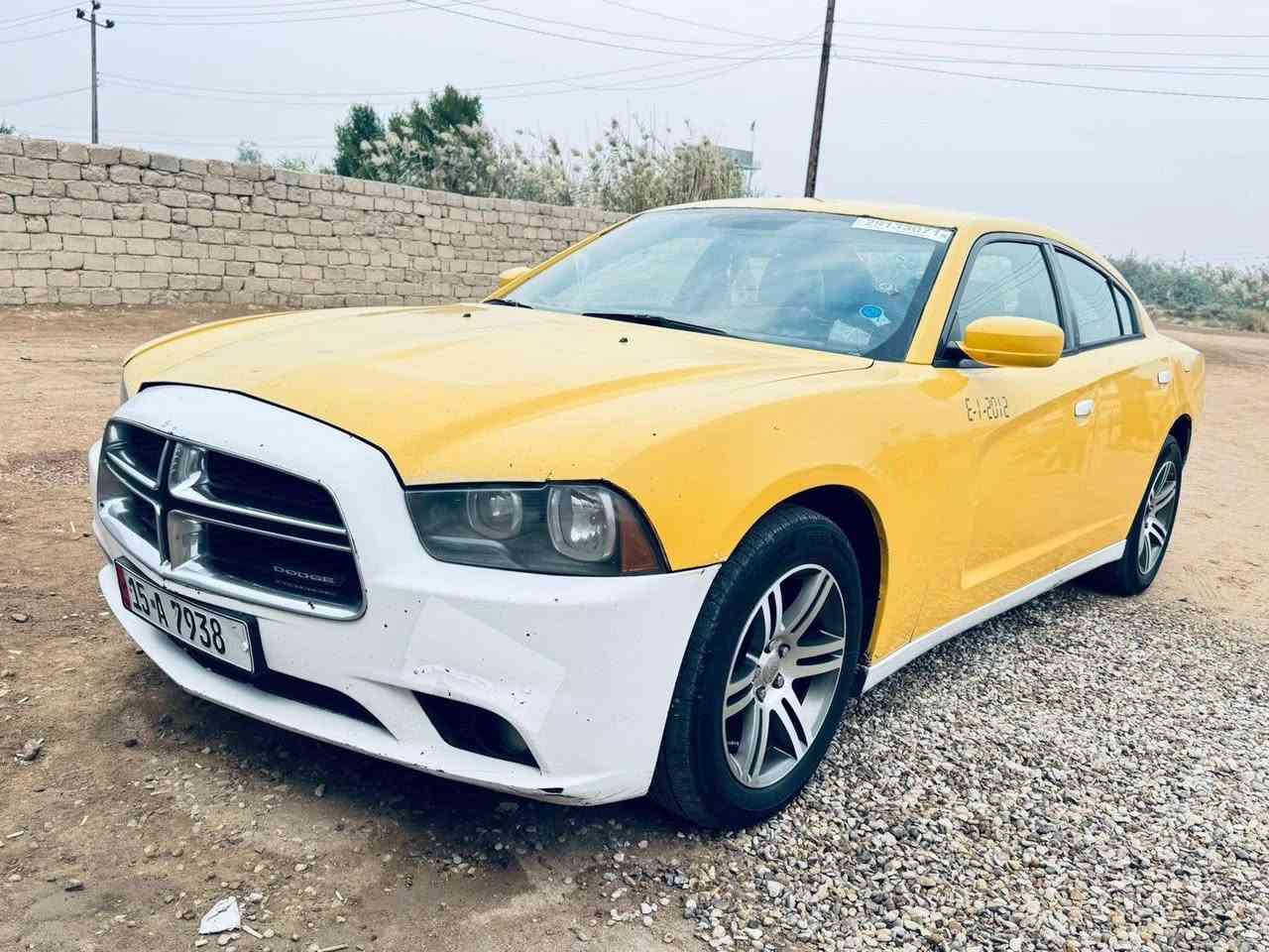 سلام عليكم جارجر للبيع 12 بيها فخذه جهت السايق وضربه بجاملق لخلفي جهت لعبري سياره جاهزه كير مكينه حداديه تبريد تدفئة ويل خليجي
خطها شطره نجف مصفره هيئه ومرور رقم دولي مداور ثاني يوم سعر 118وبيها مجال قليل 
مكاني ناصريه شطره
***********
***********
