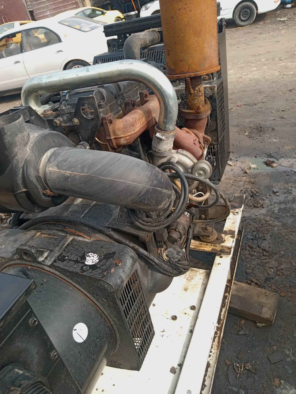 سلام عليكم موالد بيركز انكليزي ٤سلندر ٨٠ كيفي مكينه ستندر راس او محرك سوبر ***********
